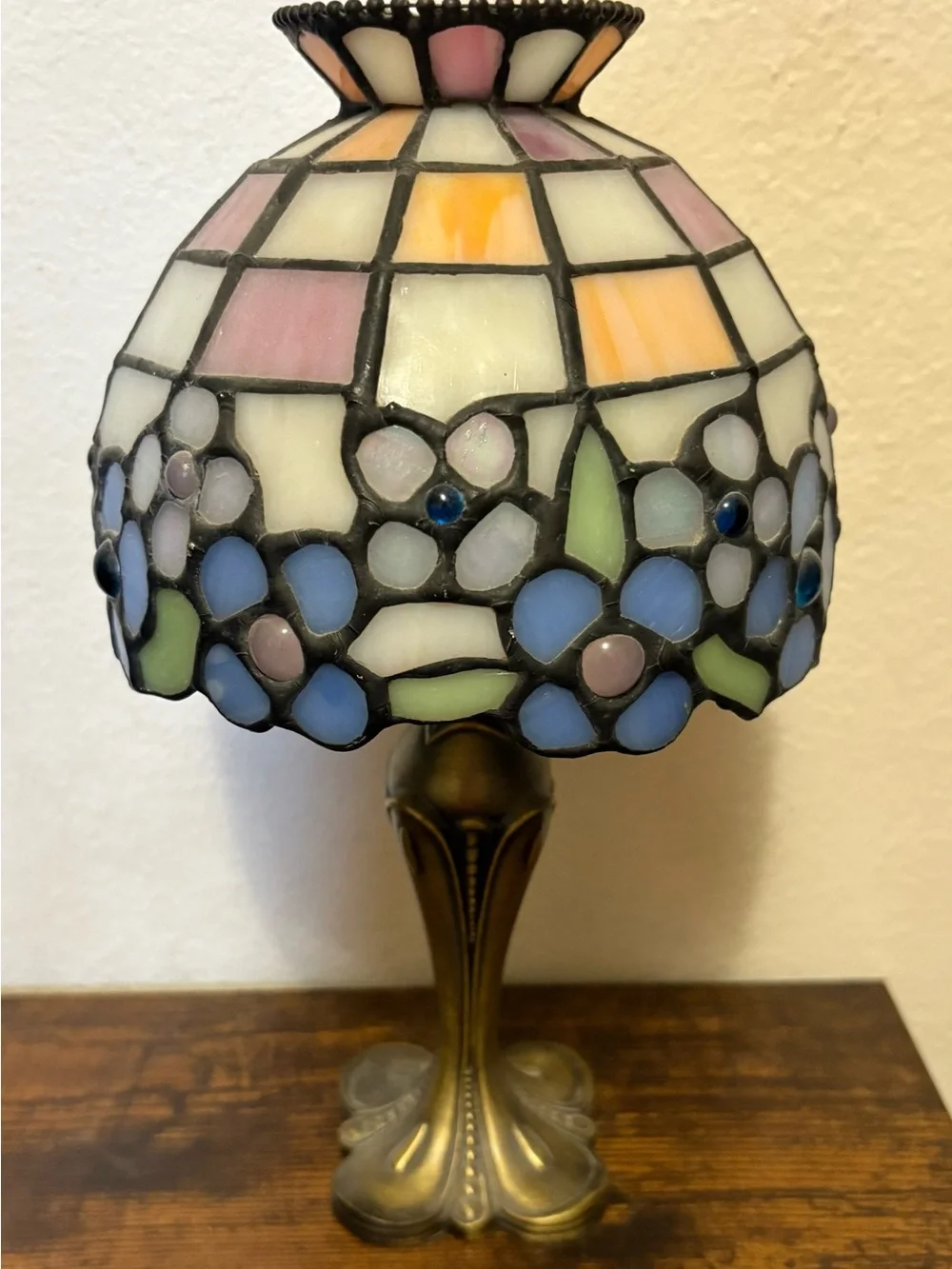 Party-Lite 11in Tiffany-Style in Pastel hydrangea tea light lamp - Picture 3 of 6